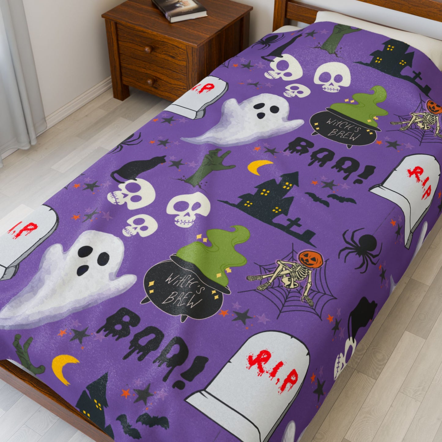Light Purple Halloween Velveteen Plush Blanket, Cozy Throw, Spooky Decor, Warm Blanket, Ghost & Skull Design, Fall Home Decor