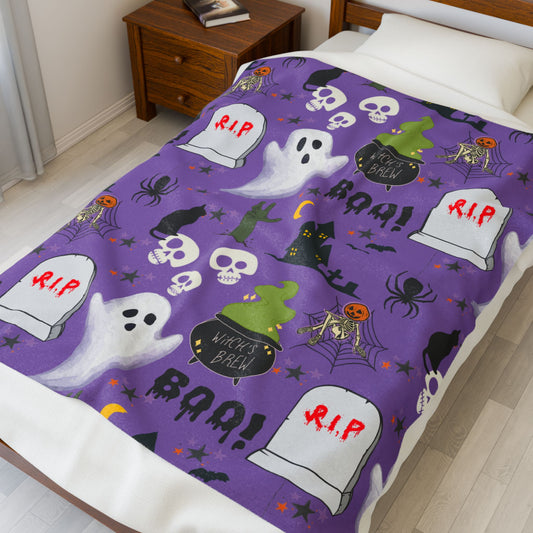 Light Purple Halloween Velveteen Plush Blanket, Cozy Throw, Spooky Decor, Warm Blanket, Ghost & Skull Design, Fall Home Decor
